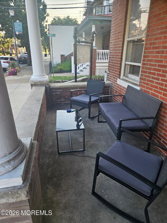 Building Photo - 11 Washington St