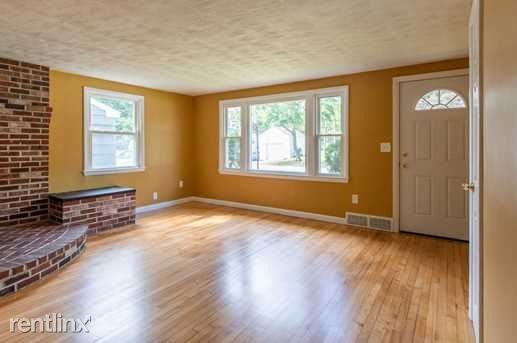 Building Photo - 3 br, 1 bath Apartment - 5 Carver St A Unit A