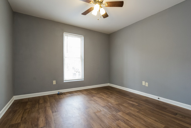 Building Photo - Charming 3 Bedroom Available Now!