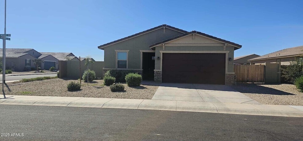 Building Photo - 2531 E San Miguel Dr