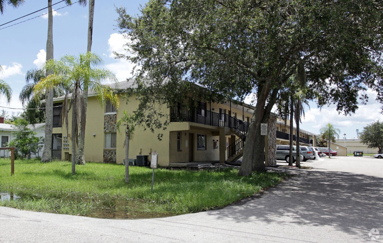 Braman Villas Apartments in Fort Myers, FL