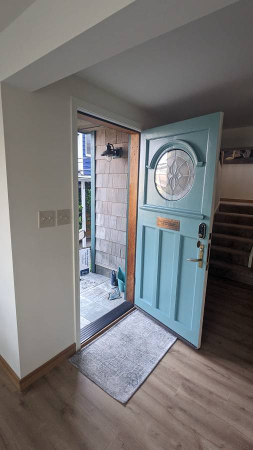 Entryway - 2770 Westlake Ave N
