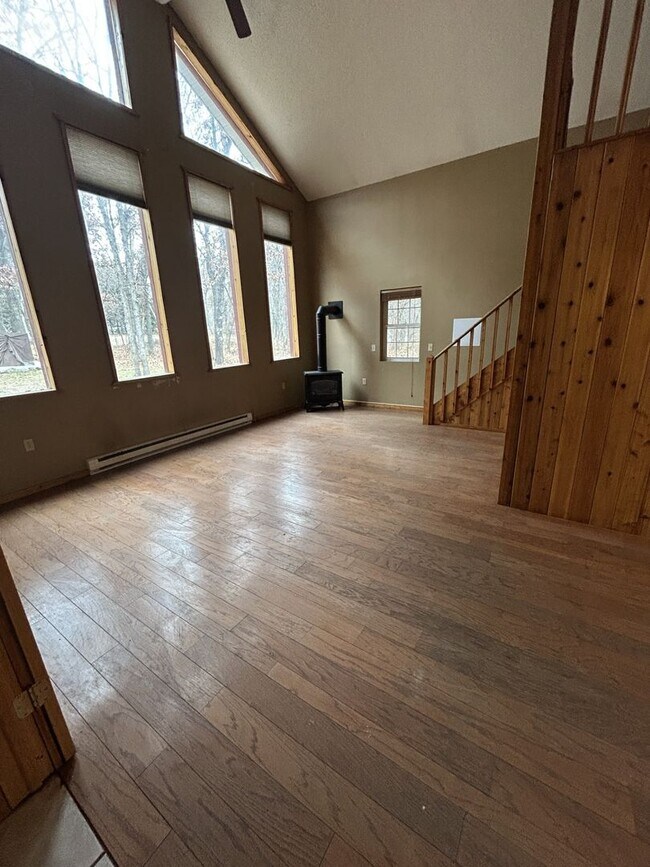 Foto del edificio - 2+ bedrooms, 2 bathrooms. 2,000 sq ft home...