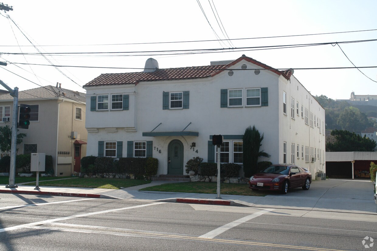 Primary Photo - 714-716 E Chevy Chase Dr