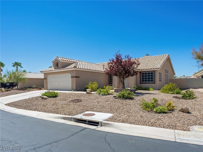 Building Photo - 4749 Califa Dr