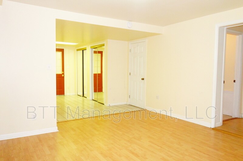 Primary Photo - 8400 Greenwood Ave