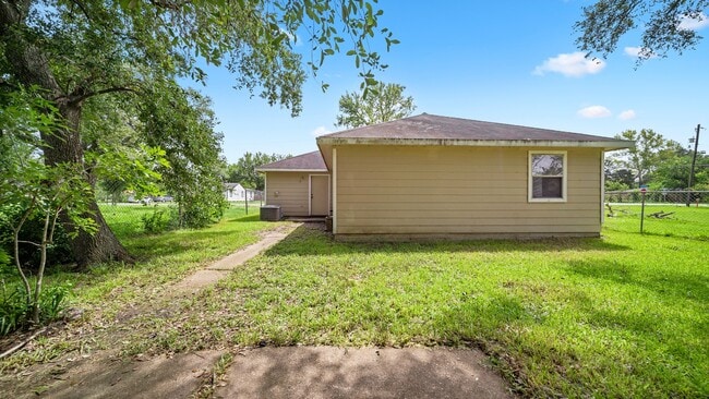 Building Photo - 2216 Avenue F