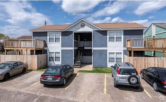 Building Photo - 804 Oran Cir