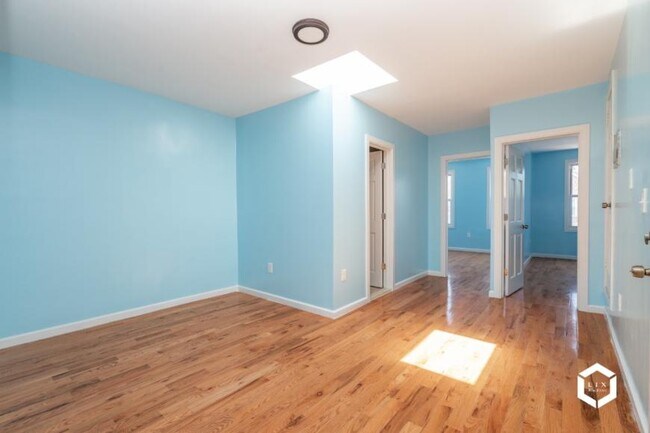 Foto del edificio - 3 bedroom in BROOKLYN NY 11203