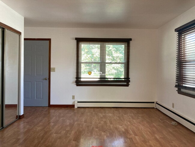 Building Photo - Duplex Neenah