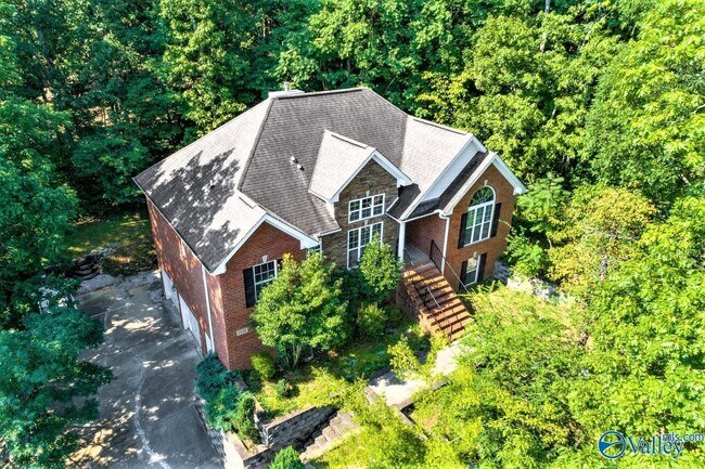 Building Photo - 1108 Summerwood Cir SE