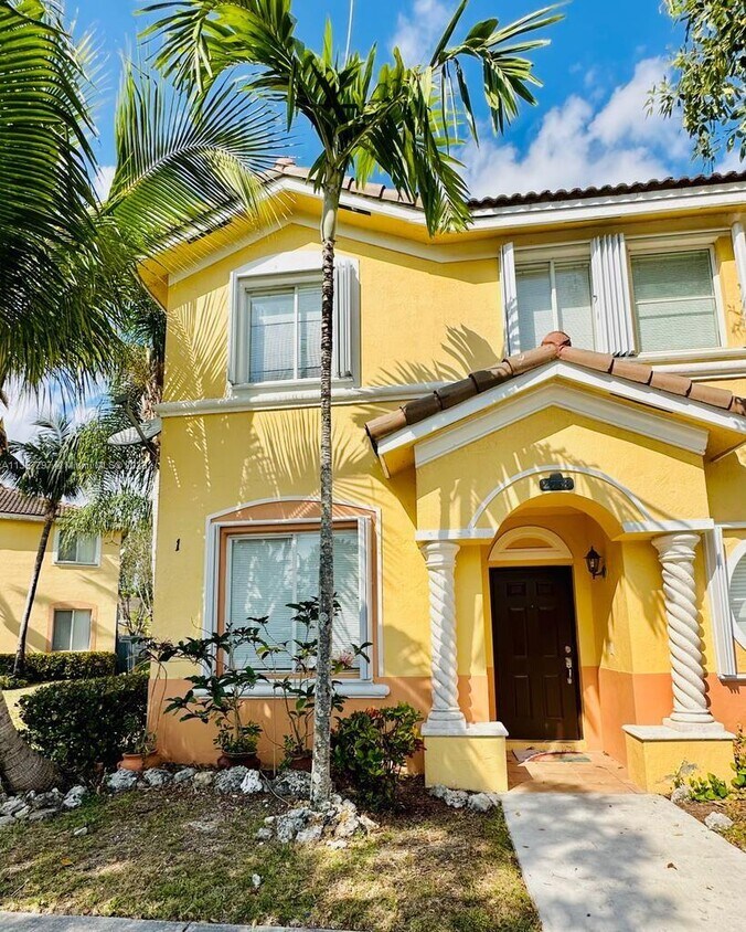 2753 SE 15th Rd, Homestead, FL 33035 Townhouse for Rent in Homestead