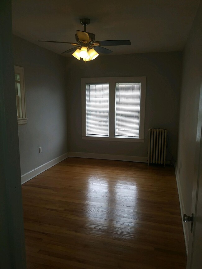 Building Photo - 1220 W 104th St