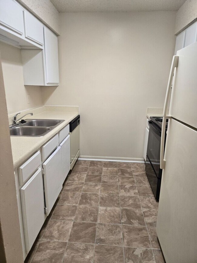 Building Photo - Charming 1BR Apartment – Minutes from Nashville