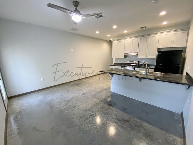 Building Photo - 144 Arlington Dr