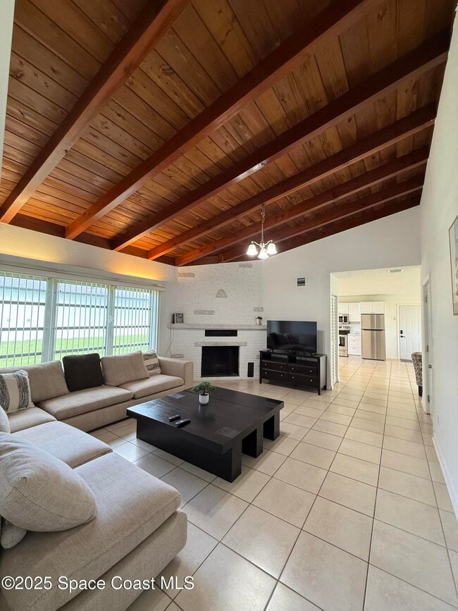 Building Photo - 400 Espanola Way