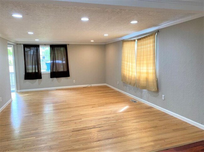 Foto del edificio - 5 bedroom in Seattle WA 98115