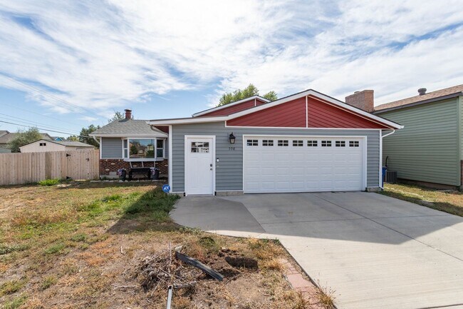 Building Photo - La Mesa Fontana 4BD/2BA w/ A/C!