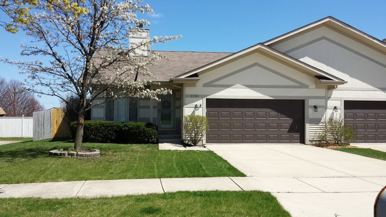 1791 Cumberland Green Dr, St Charles, IL 60174 Townhome Rentals in St