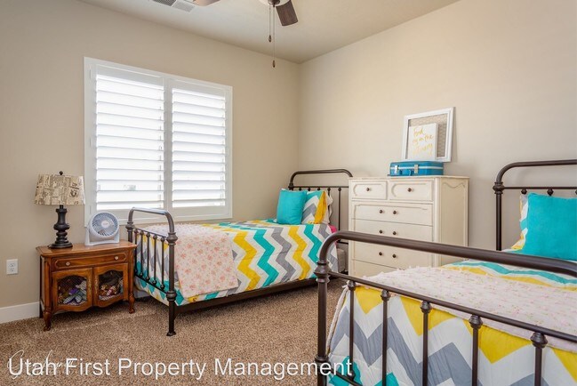 Foto del edificio - 4 br, 3.5 bath House - 2751 E Auburn Drive