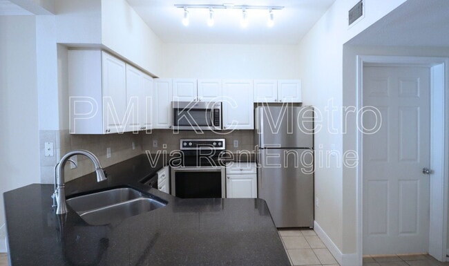 Building Photo - 11624 Tomahawk Creek Pkwy