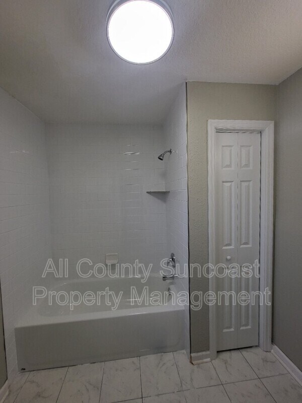 Foto del edificio - 9030 Blind Pass Rd