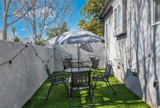 Building Photo - 1488 S Durango Ave