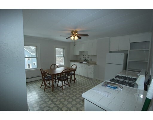 Primary Photo - 255 Main St