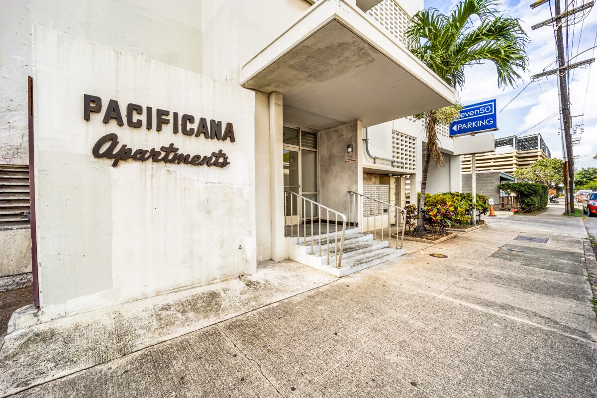 Foto principal - 1125 Young St
