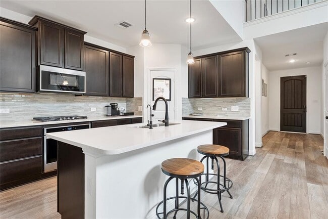Building Photo - 10191 Bayou Oaks Dr