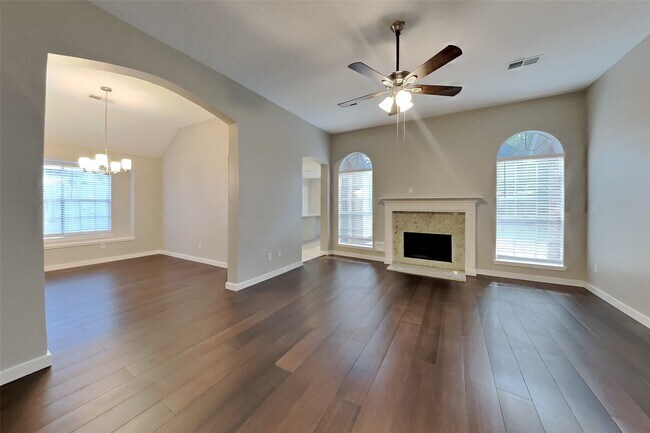 Foto del edificio - 18702 Timber Way Dr
