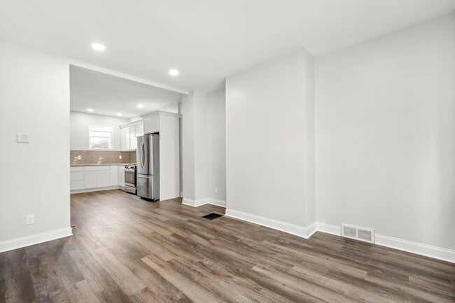 Building Photo - Amazing 5 bedroom home in Beechview available July 1!