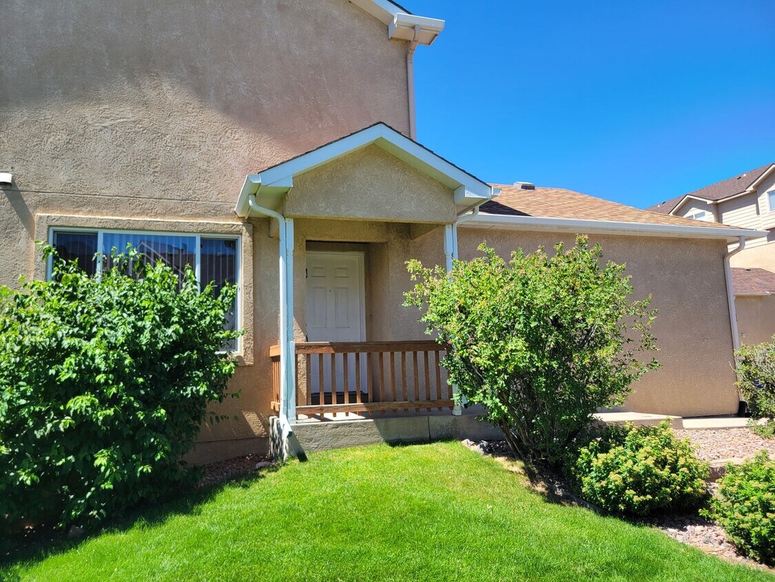 Primary Photo - 3 Bed, 2.5 Bath Townhome With AC