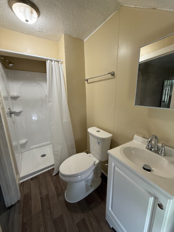 Building Photo - 597 Thomas Ave W