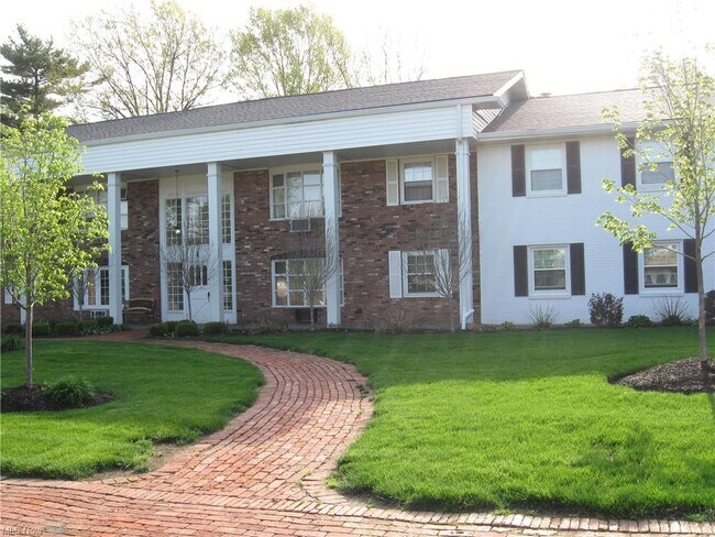 Foto del edificio - 1 Meadowlawn Dr
