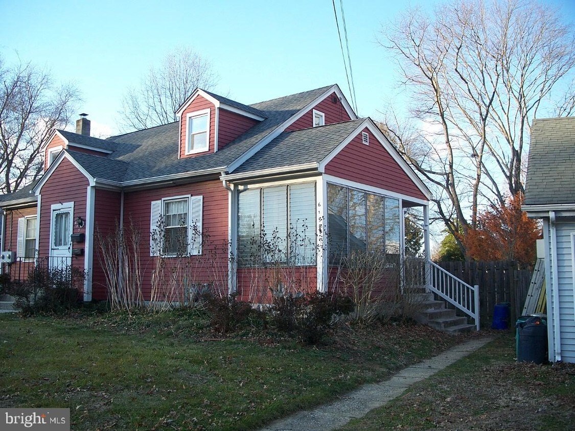 Building Photo - 615 Lake Ave