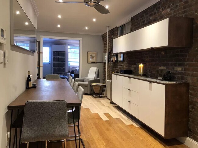 Foto del edificio - 437 W 53rd St