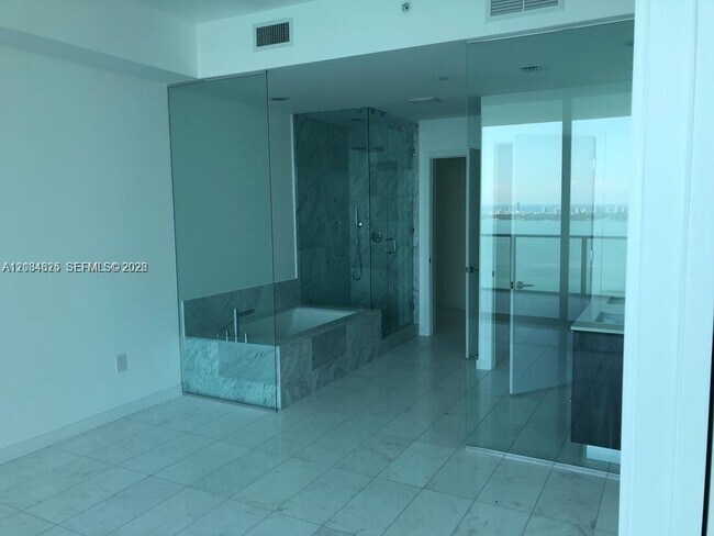 Foto del edificio - 480 NE 31st St