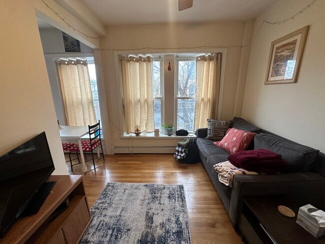 Building Photo - 1056 Cambridge St