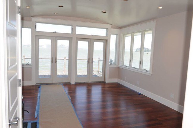 Building Photo - 824 Point San Pedro Rd