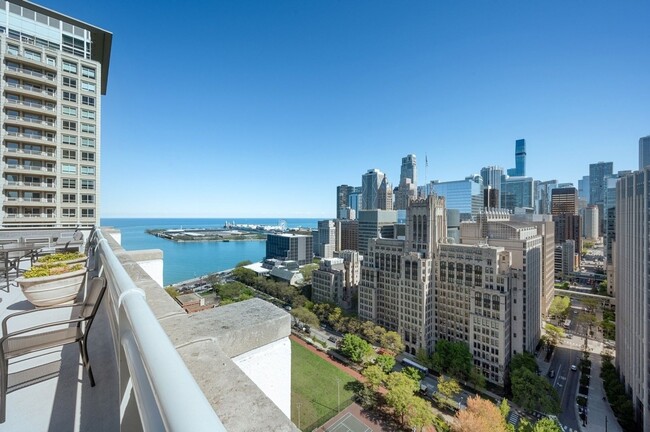 Building Photo - 2 bedroom condo with built in washer/dryer...