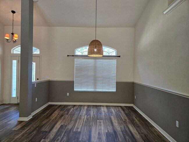 Foto del edificio - Spacious 4-bedroom, 2-bath home located in Portofino community