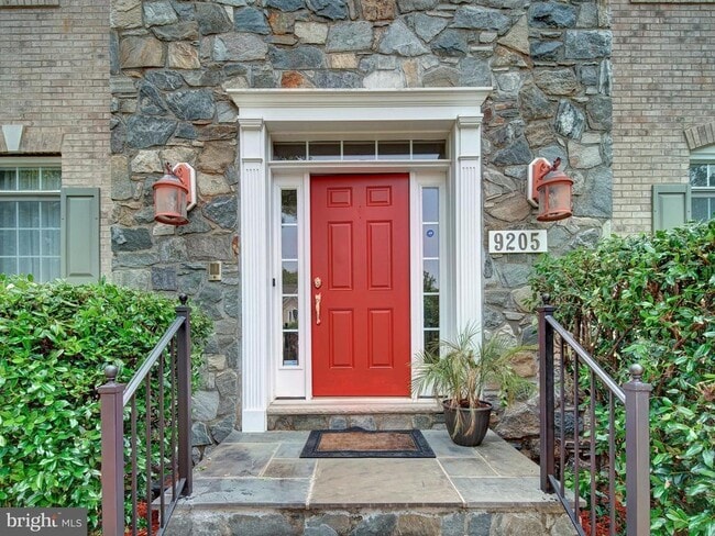 Building Photo - 9205 Frst Grns Dr