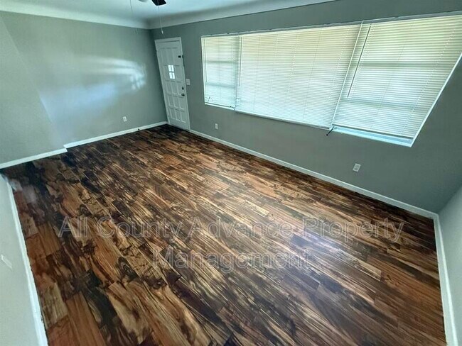 Foto del edificio - 1564 Tilley Ave