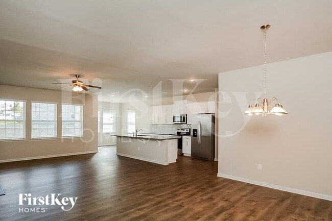 Building Photo - 302 N Great White Way
