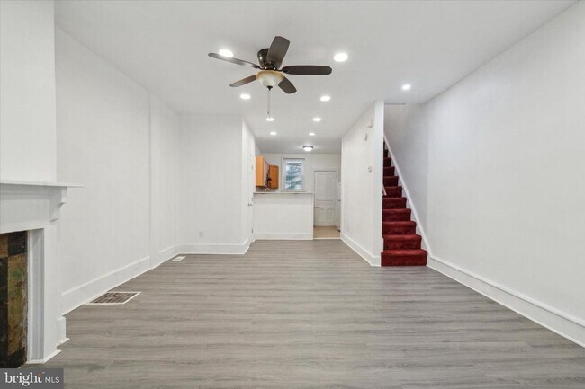 Foto del edificio - Charming 2-Bedroom Home with Private Yard ...