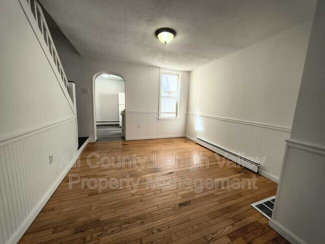 Foto del edificio - 546 Thomas St