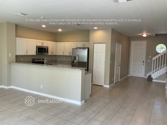 Building Photo - 2817 S Evergreen Cir