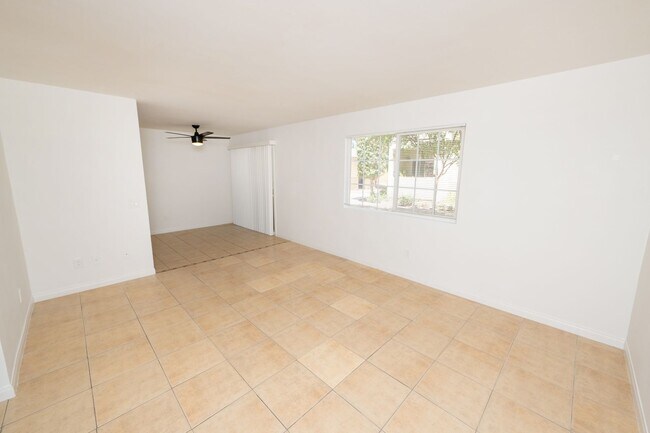 Building Photo - 3BR/2BA Condo in El Cajon!