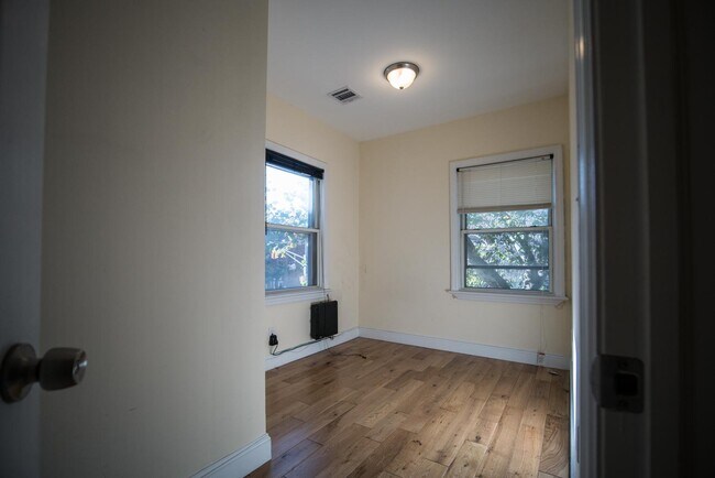 Building Photo - 102 Webster Ave